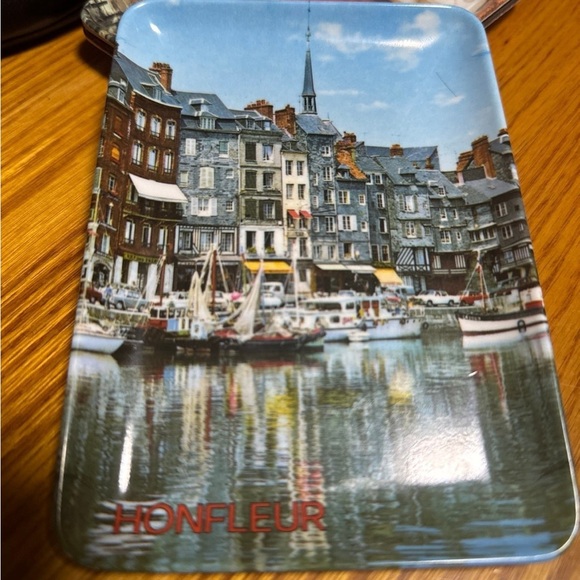 Decorative Trays with Honfleur and Chenonceau Scenes - Picture 2 of 5